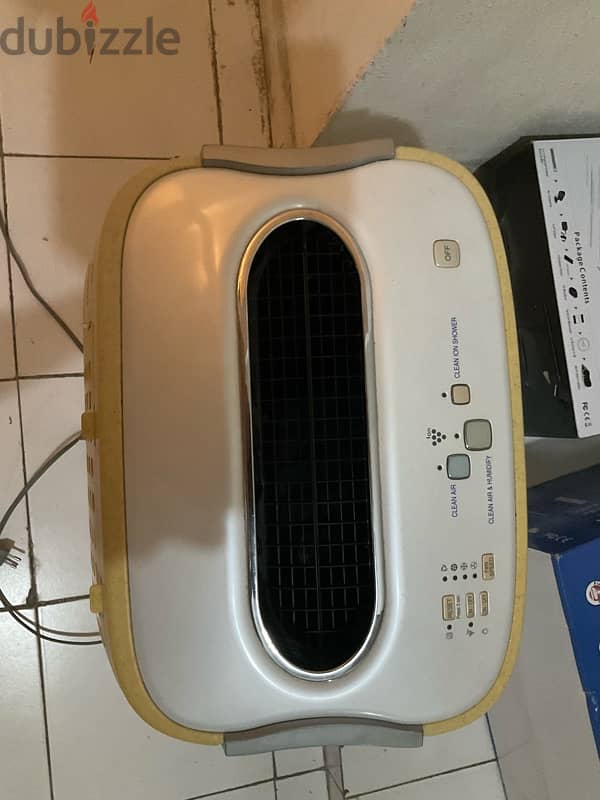 BARELY USED VERY GOOD QUALITY AIR PURIFYER AND DEHUMIDIFIER 1