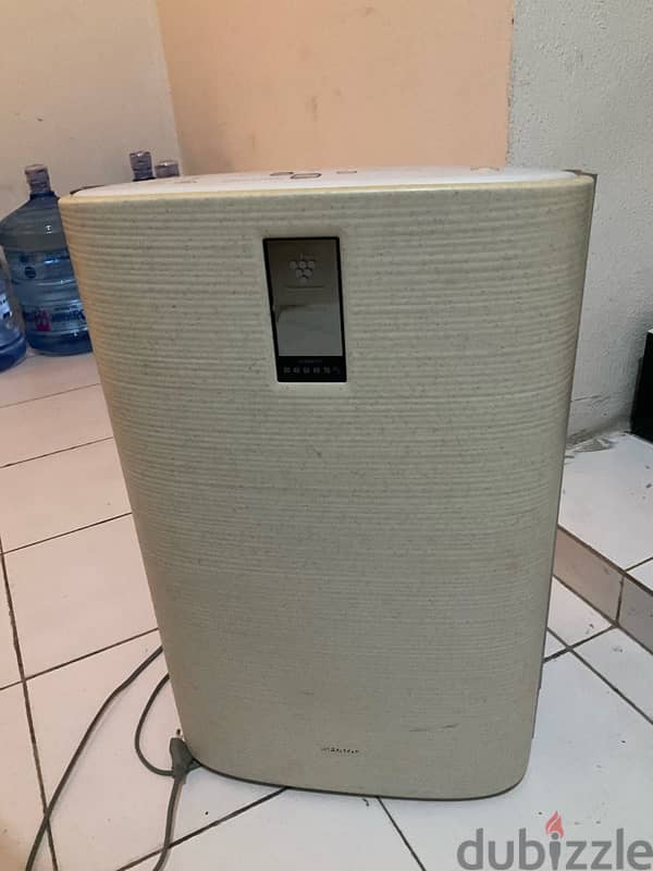 BARELY USED VERY GOOD QUALITY AIR PURIFYER AND DEHUMIDIFIER 2