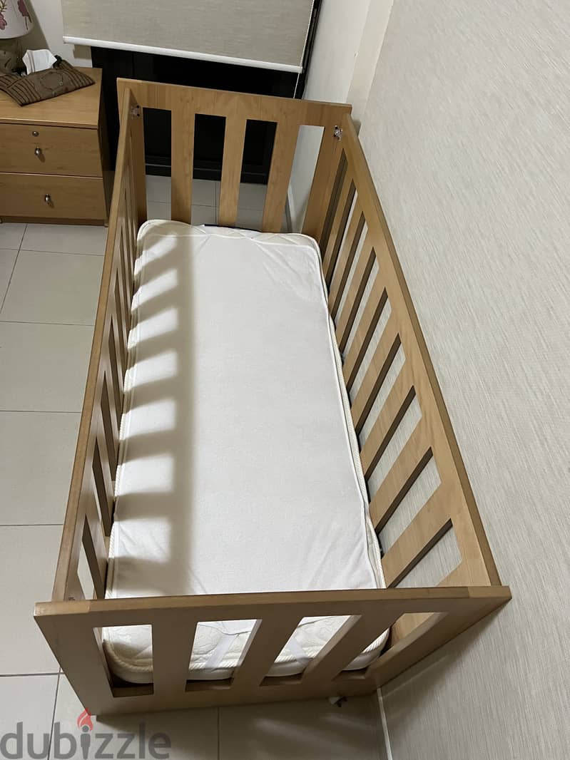 Baby crib wooden 2