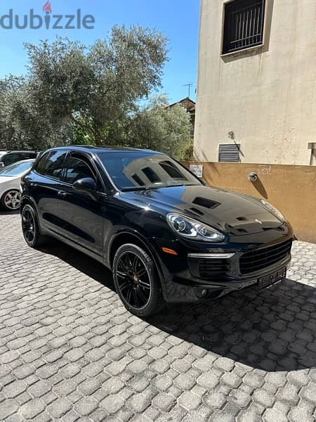 Porsche Cayenne 2017 black on black (clean carfax) 2