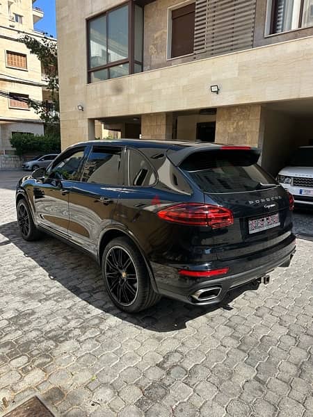 Porsche Cayenne 2017 black on black (clean carfax) 4