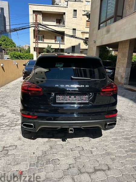 Porsche Cayenne 2017 black on black (clean carfax) 5