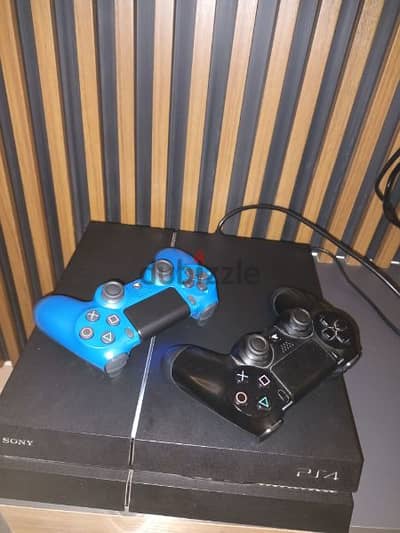 PS4 1 TERRA LIKE NEW with 4 games