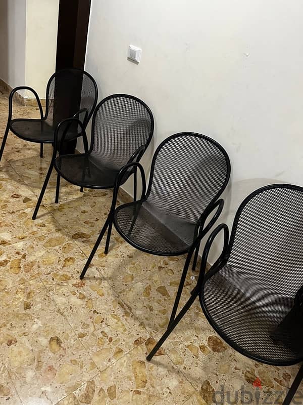 4 retro steel chairs in excellent condition. 160$ 6