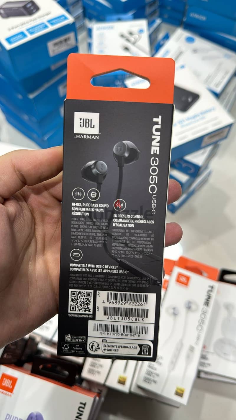 Jbl tune 305 usb-c wired earphones black great & last price 1