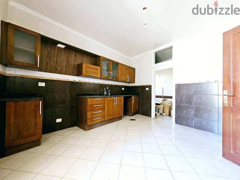 RA24-3657 Spacious apartment in Hamra 220 m2 is now for rent 9