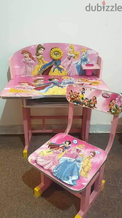 Kids girl desk and chair.