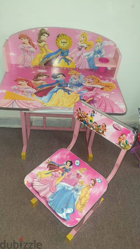 Kids girl desk and chair. 1