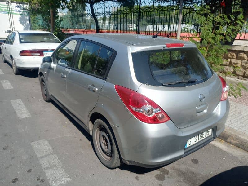 Nissan Tiida 2010 1