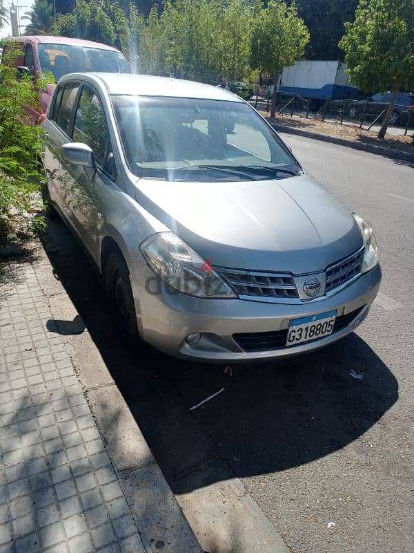 Nissan Tiida 2010 3