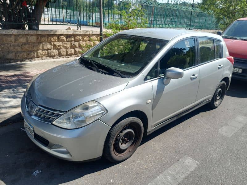 Nissan Tiida 2010 4