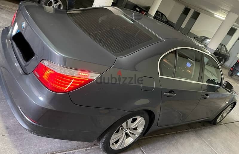 BMW 528i model 2010 13