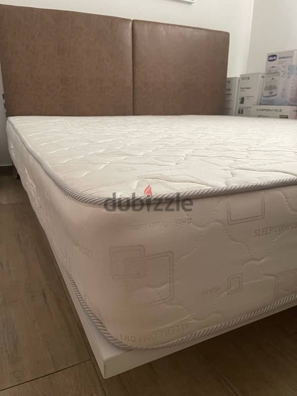 beds and mattress like new 5