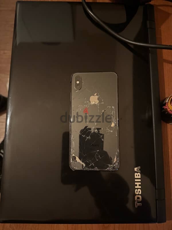 iphone xs max 256gb broken back with box and original charger 1