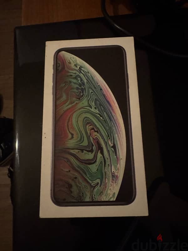 iphone xs max 256gb broken back with box and original charger 2