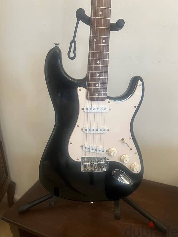 Squier by fender electric guitar 4