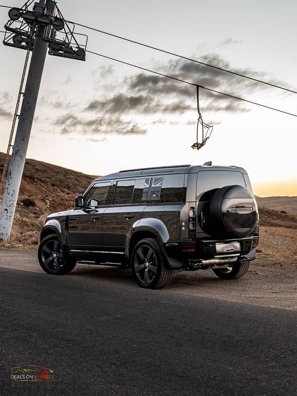 Land Rover Defender V8 2022 , Carpathian Grey. Only 20.000Km 4