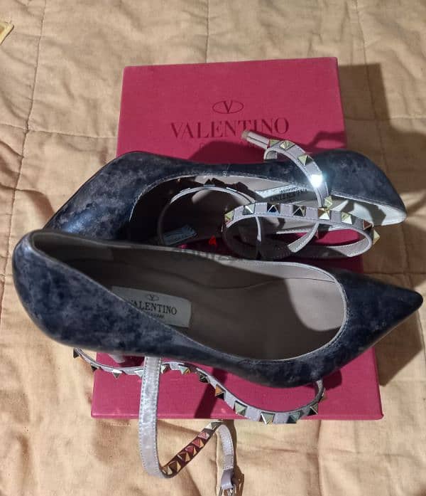 valentino size 37 1