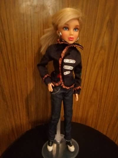 LIV SOPHIE SPIN MASTER As new Articulated doll +her own wear+Wig+Boots