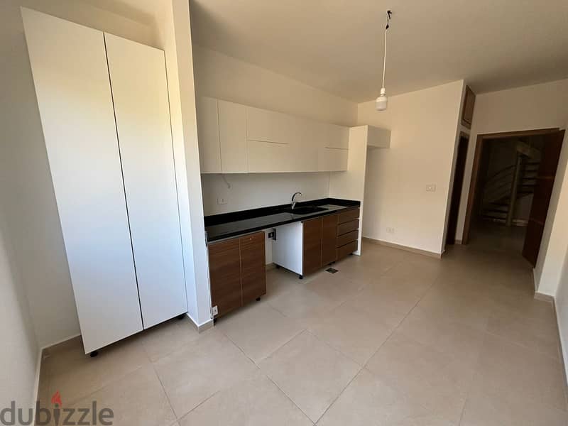 Halat | Building Age 10 | 260m² Duplex | Terraces | 4 Balconies | View 3