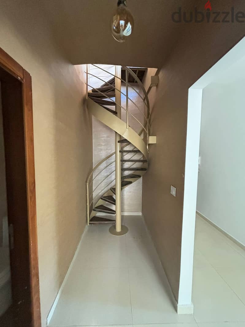 Halat | Building Age 10 | 260m² Duplex | Terraces | 4 Balconies | View 5