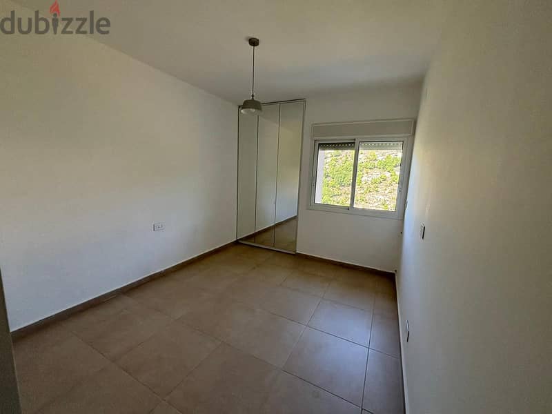 Halat | Building Age 10 | 260m² Duplex | Terraces | 4 Balconies | View 9