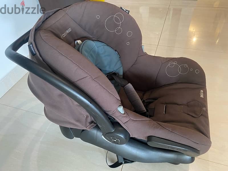 maxi cosi - mico with base 1