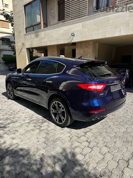 Maserati Levante S Q4 Gransport 2017 dark blue on brown (clean carfax) 3