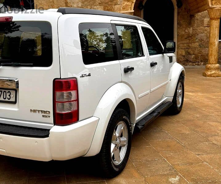 Dodge Nitro SXT 2011 4WD 6cyld مصدر الشركة لبنان 13