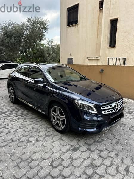 Mercedes GLA 180 Sport Edition 2018 dark blue on black 2