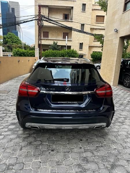 Mercedes GLA 180 Sport Edition 2018 dark blue on black 5