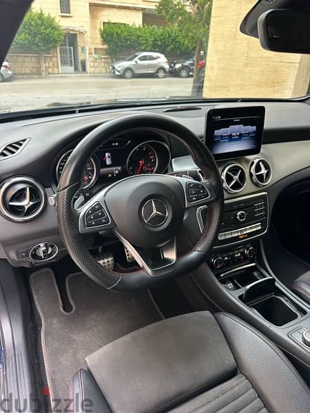 Mercedes GLA 180 Sport Edition 2018 dark blue on black 10