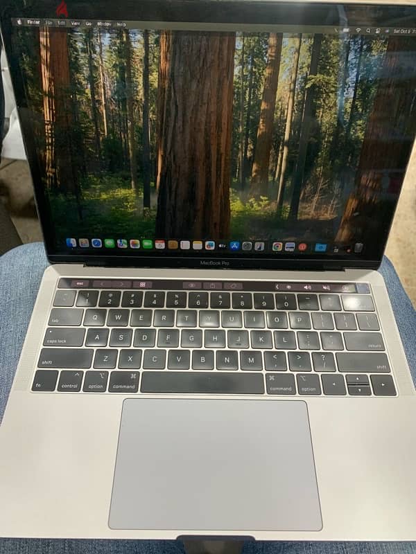 Macbook Pro 2019 i5 256 GB Touch Bar 0