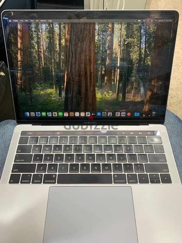 Macbook Pro 2019 i5 256 GB Touch Bar 3