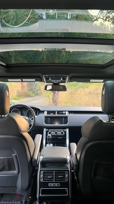 Range Rover Evoque HSE  (CLEAN CARFAX) (1 Owner) 9