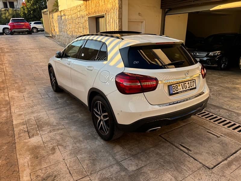 Mercedes-Benz GLA-Class 180  2018 white NP full options german! 2