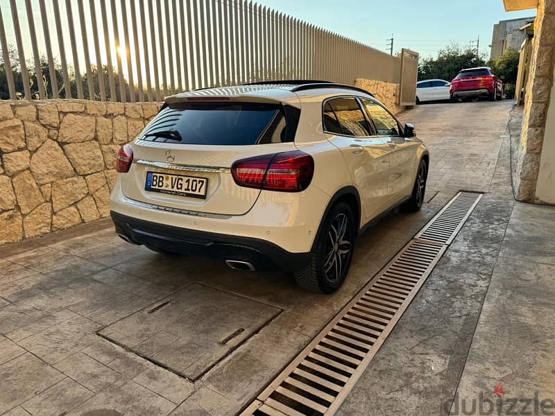 Mercedes-Benz GLA-Class 180  2018 white NP full options german! 3