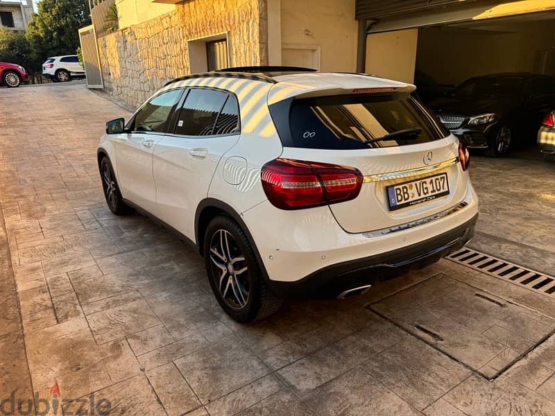 Mercedes-Benz GLA-Class 180  2018 white NP full options german! 5