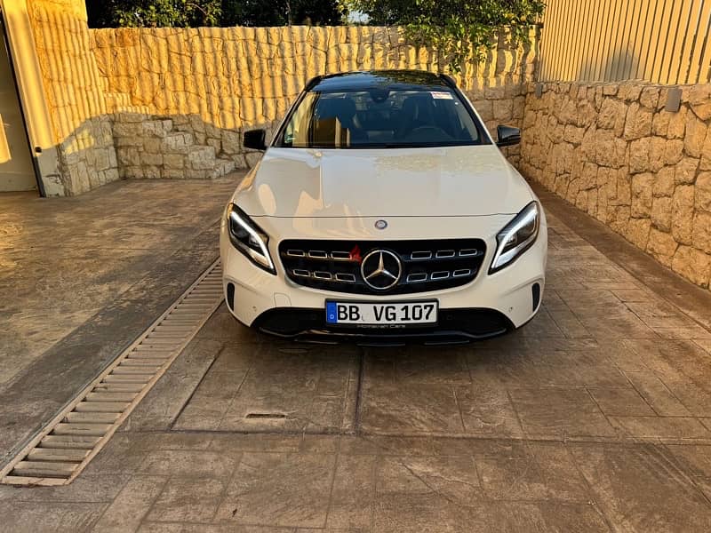 Mercedes-Benz GLA-Class 180  2018 white NP full options german! 10