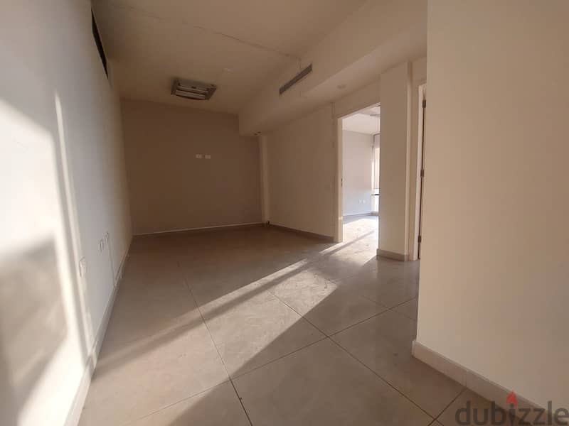 Office for sale in Mtayleb مكتب للبيع في المطيلب 4