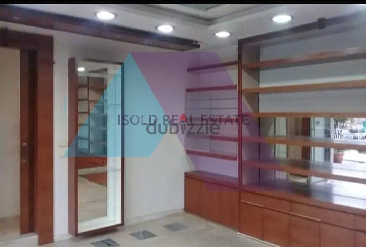 A decorated 30 m2 store for sale in Zalka 0