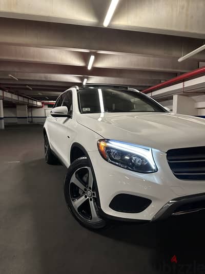 Mercedes GLC 300 Launch Edition 2016 clean carfax