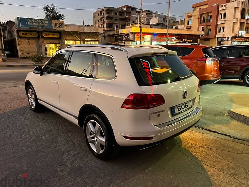 Volkswagen Touareg 2013 Company Source 3