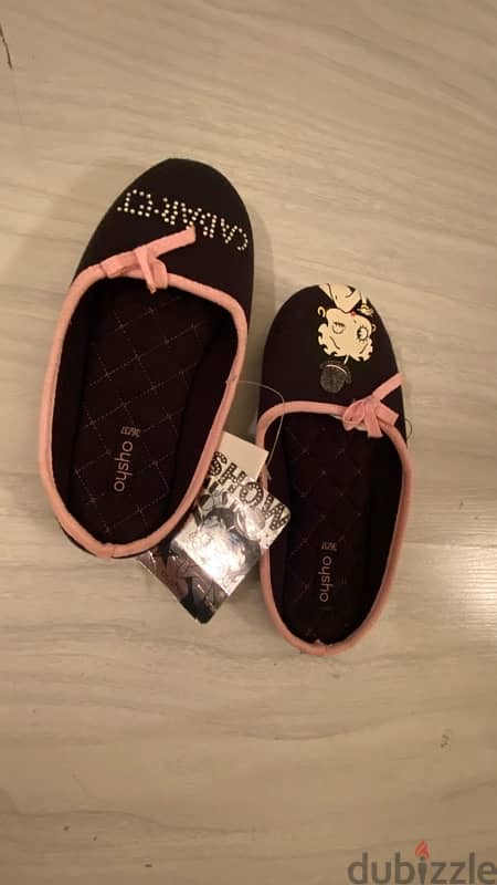 oysho hello kitty slipper for sale 1