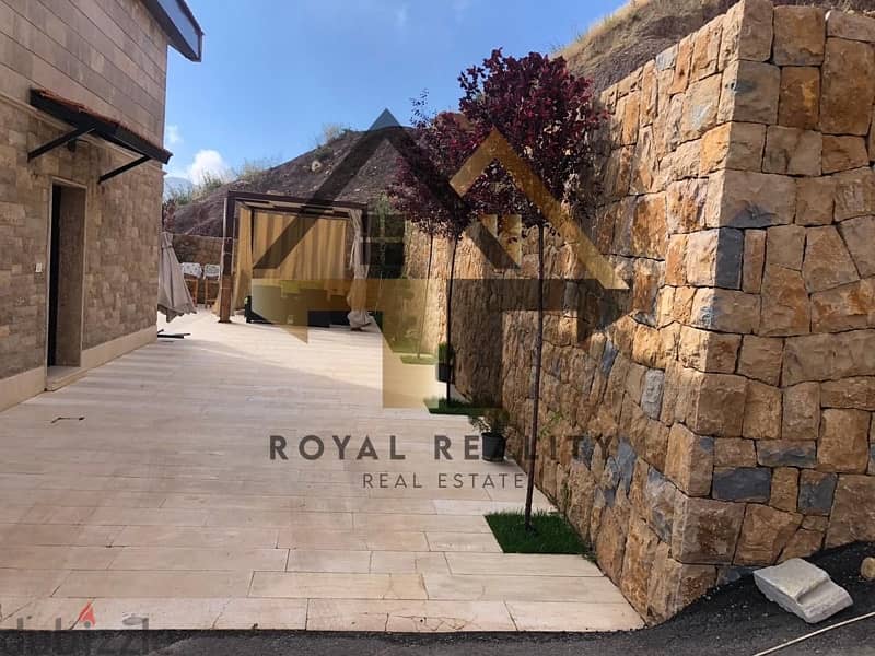 villa for sale in faraya - فيلا للبيع في فاريا 2