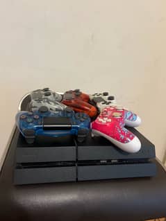 PS4 fat with 5 controllers and 14 games 0