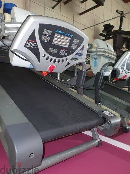 treadmill with equipments 3