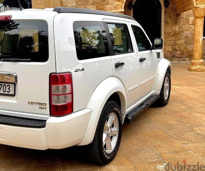 Dodge Nitro SXT 2011 4WD 6cyld مصدر الشركة لبنان 4