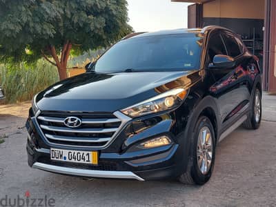 Hyundai Tucson model 2017 clean carfax 4cyl super clean