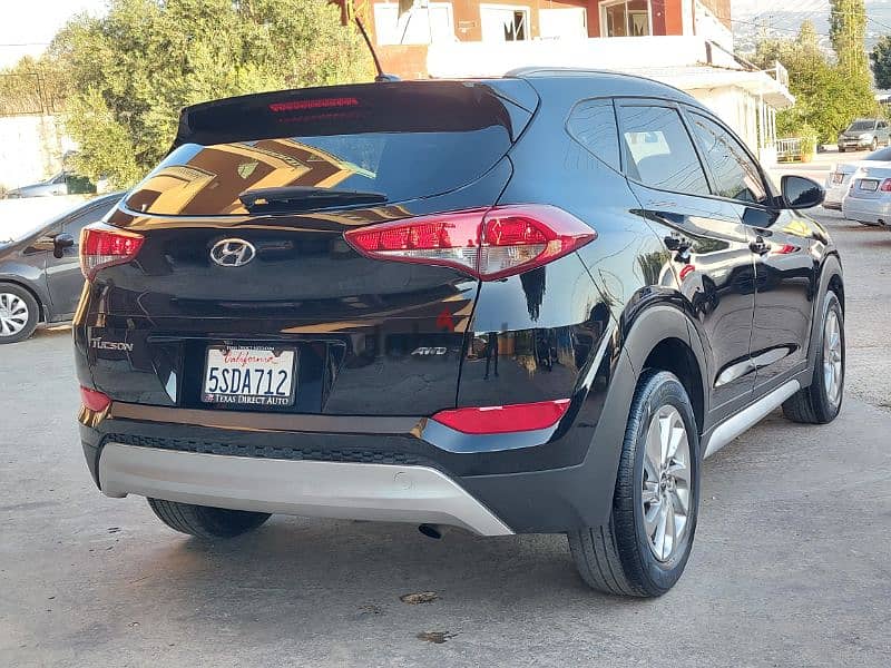 Hyundai Tucson model 2017 clean carfax 4cyl super clean 3